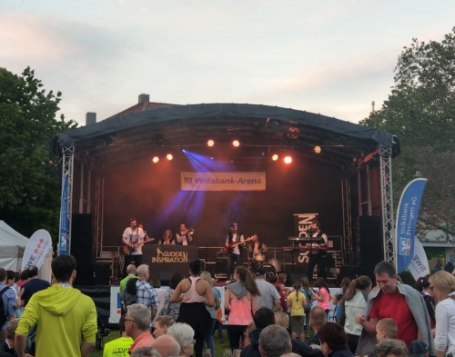 Band bei der After-Race-Party