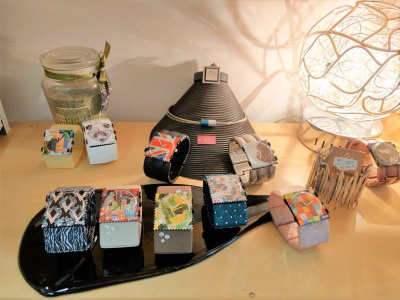 Eine Auswahl des Angebots an Uhren von "S.T.A.M.P.S."