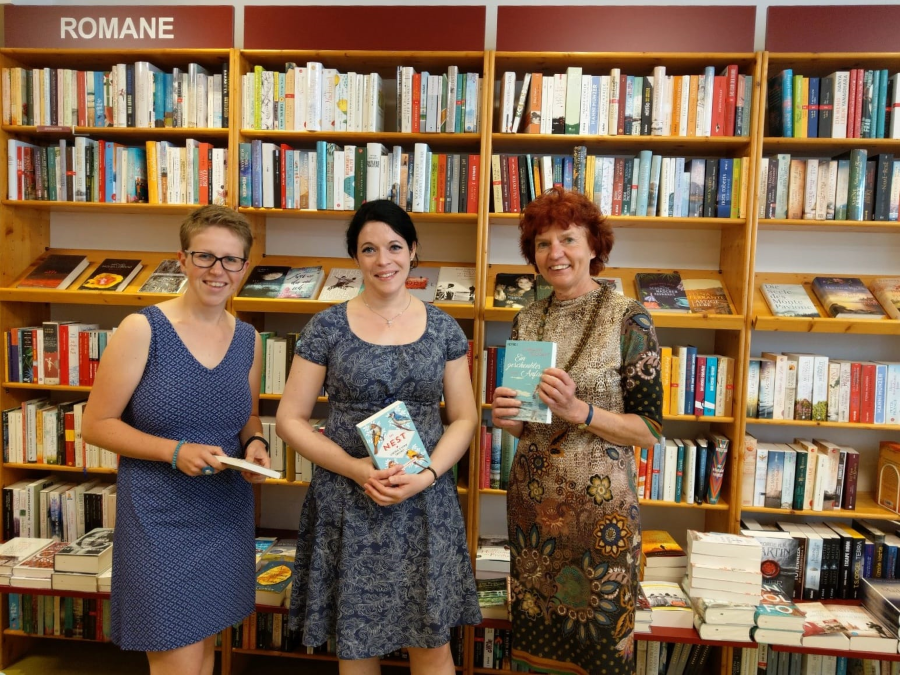 Monika Hirsch und ihre Mitarbeiterinnen in der ABRAXAS Buchhandlung