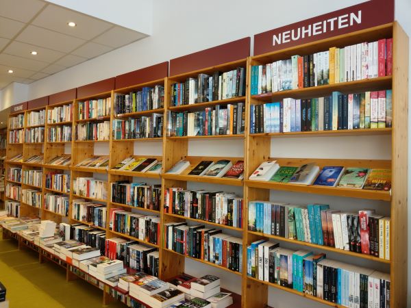 Abraxas Buchhandlung Ettlingen Bücherregal